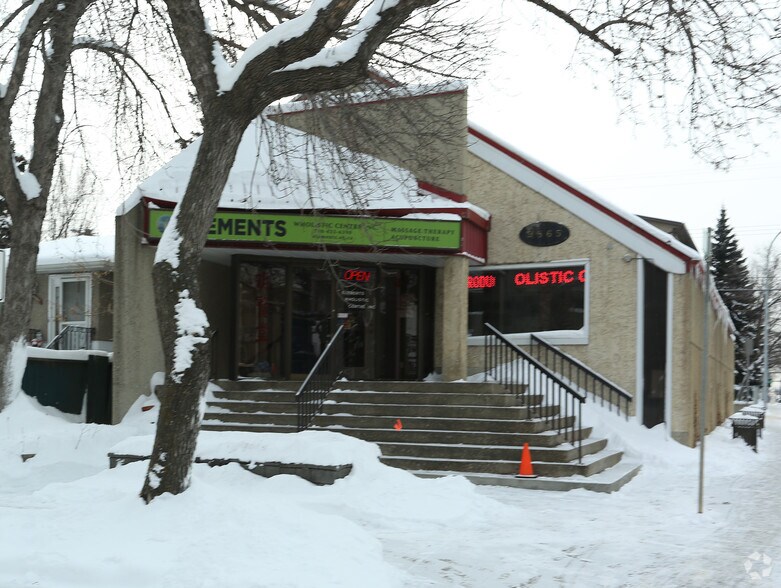 9865 85th Ave NW, Edmonton, AB à vendre - Photo du bâtiment - Image 2 de 2