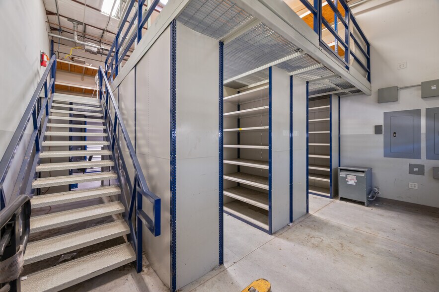 11819 Southwest Fwy, Houston, TX à louer - Photo du bâtiment - Image 3 de 14