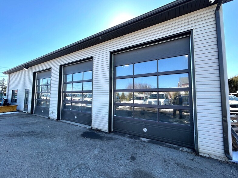 3235 Ch D'oka, Sainte-Marthe-sur-le-Lac, QC à vendre - Photo du bâtiment - Image 2 de 5