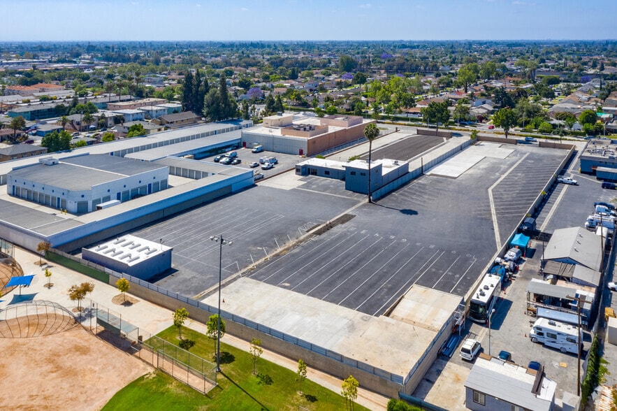 9607-9623 Imperial Hwy, Downey, CA à louer - Photo du bâtiment - Image 2 de 3