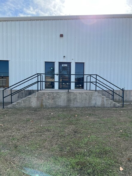 6200 Melrose Ln, Oklahoma City, OK for lease - Building Photo - Image 2 of 42