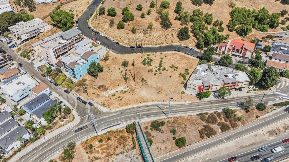 626 Lookout Dr, Los Angeles, CA à vendre - Photo du bâtiment - Image 3 de 21