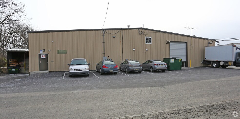221 Lower Morrisville Rd, Fallsington, PA à vendre - Photo du bâtiment - Image 3 de 4