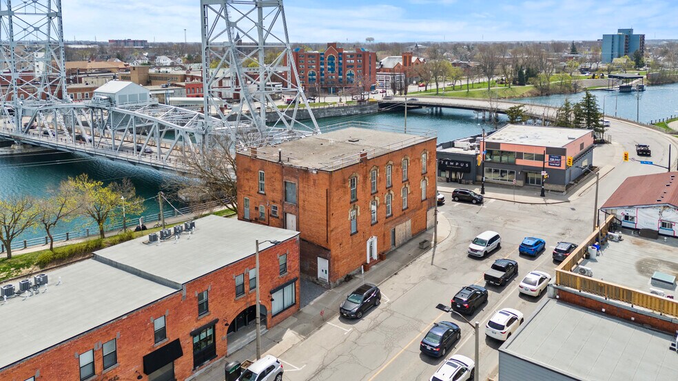 28 W Main St, Welland, ON à vendre - Photo du bâtiment - Image 2 de 7