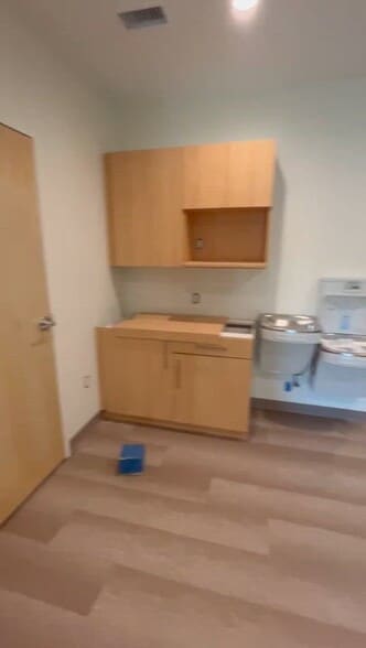 814 Johnnie Dodds Blvd, Mount Pleasant, SC for lease - Commercial Listing Video - Image 2 of 13