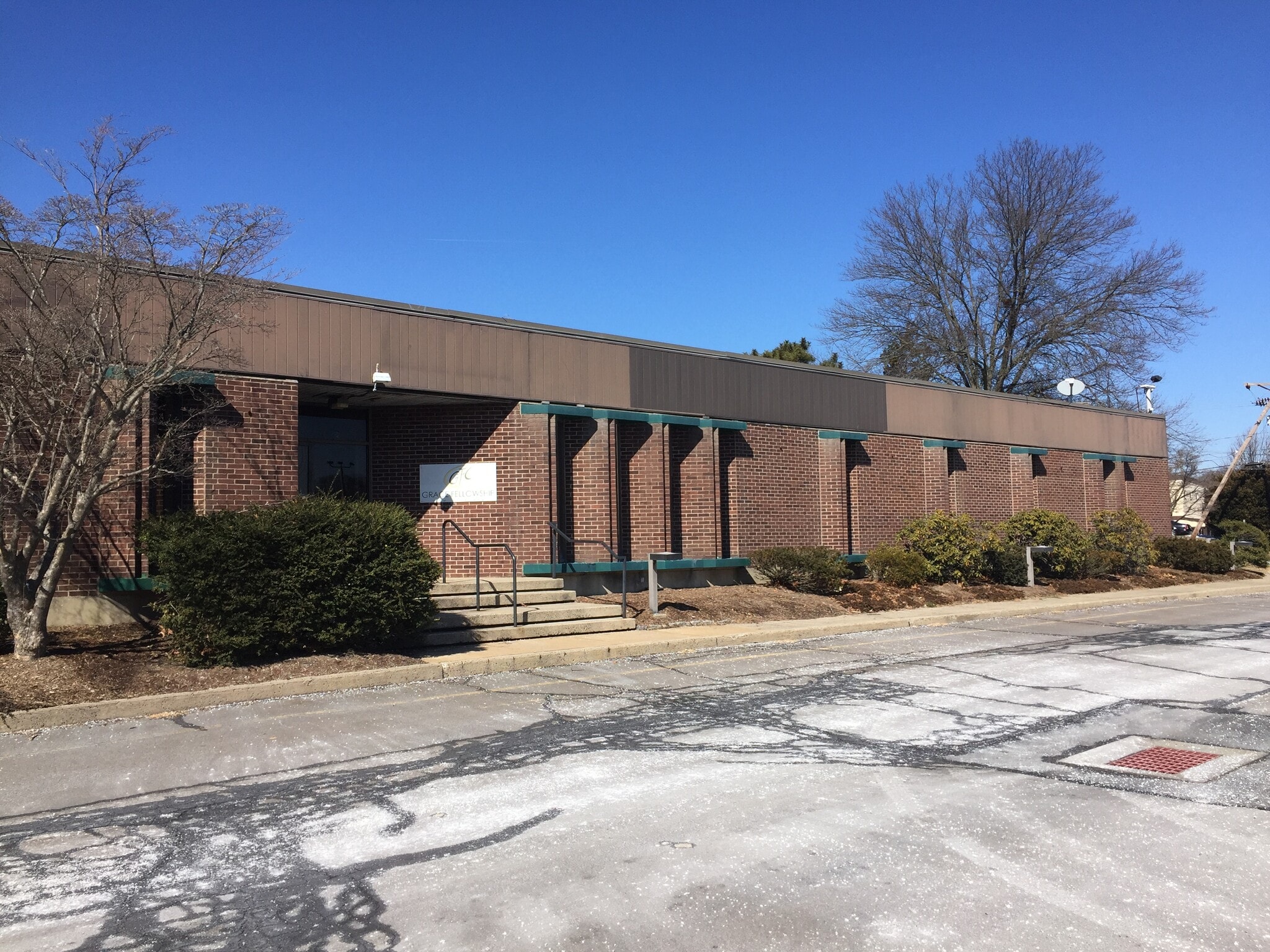 965 W Main St, Branford, CT for lease Interior Photo- Image 1 of 2