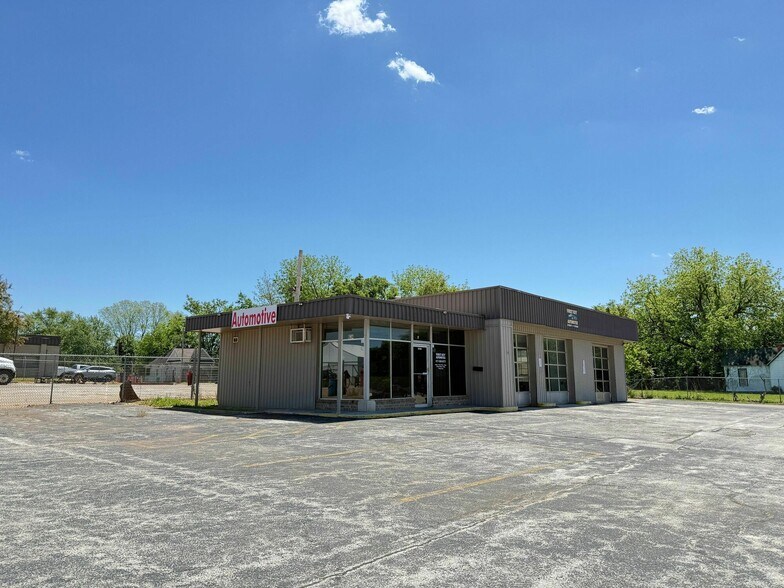 634 W Commercial St, Springfield, MO à louer - Photo du bâtiment - Image 2 de 5