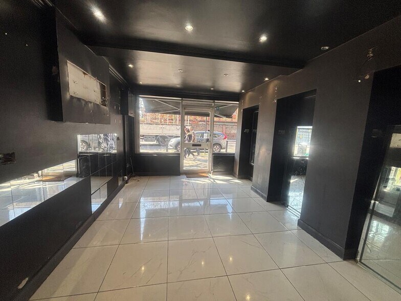 39-41 Camberwell New Rd, Londres à louer - Photo du bâtiment - Image 2 de 4