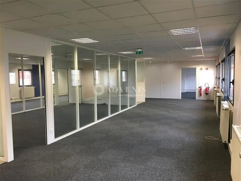 Bureau dans Torcy à louer - Photo intérieure - Image 2 de 16