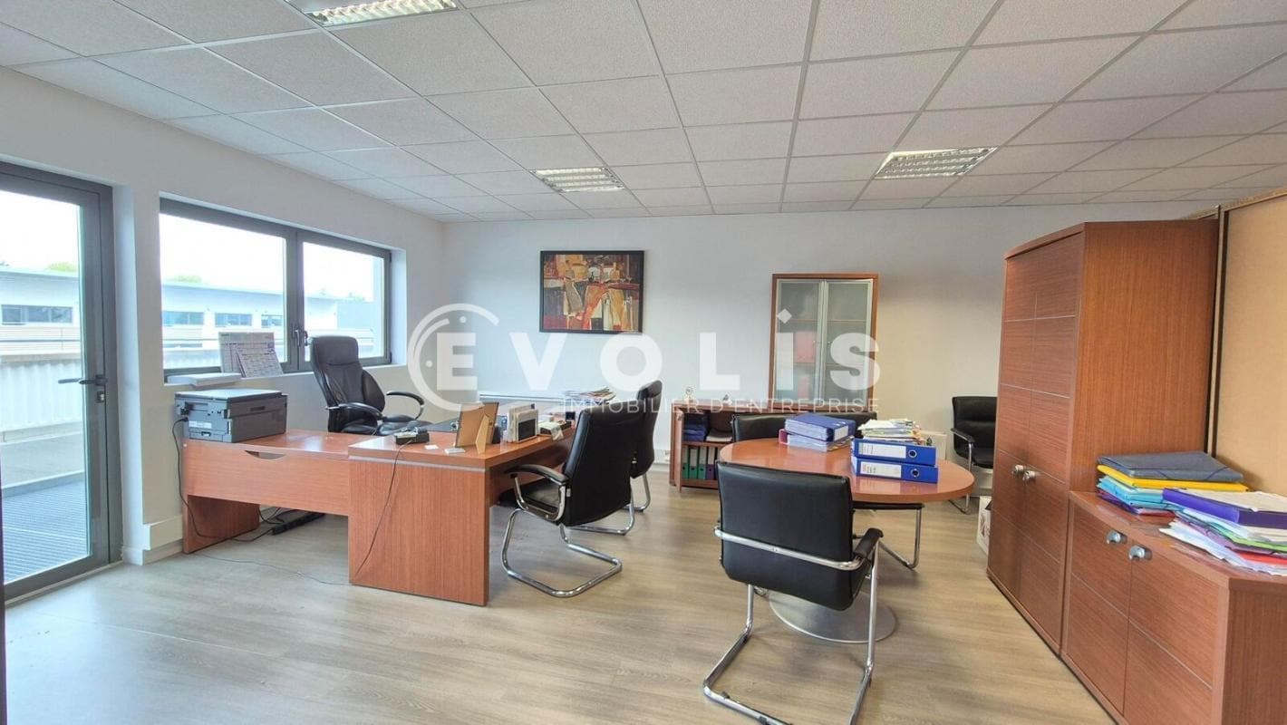 Office in Serris for lease Interior Photo- Image 1 of 8