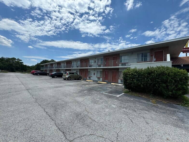 4700 W Irlo Bronson Memorial Hwy, Kissimmee, FL à vendre - Photo du bâtiment - Image 2 de 18