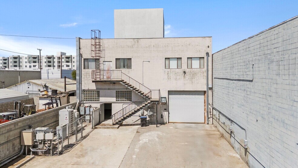 23104 S Normandie Ave, Torrance, CA à vendre - Photo du bâtiment - Image 3 de 26