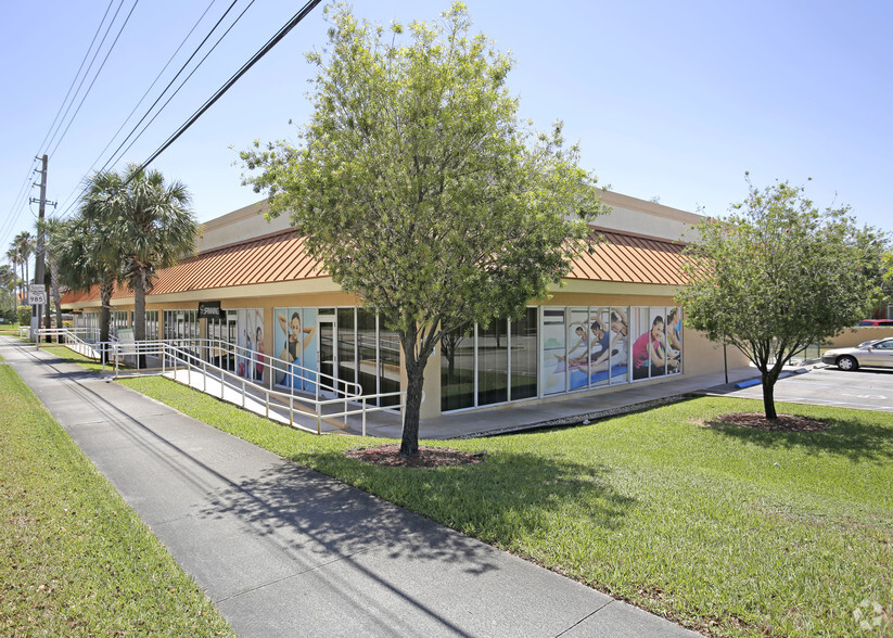 10700-10776 SW 72nd St, Miami, FL for lease - Building Photo - Image 1 of 4