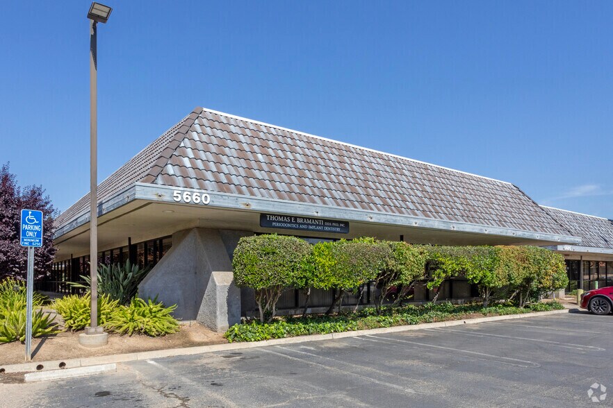 Portefeuille de 5 propriétés à vendre sur LoopNet.ca - Photo principale - Image 2 de 5