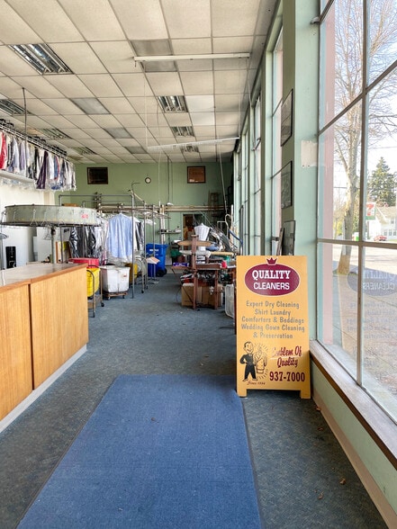 2601 California Ave SW, Seattle, WA for sale - Interior Photo - Image 3 of 4