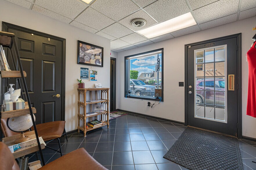 418 W Main St, Fairborn, OH for sale - Building Photo - Image 3 of 6