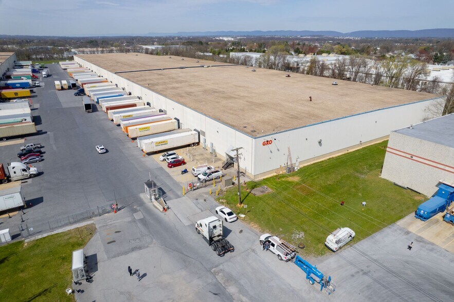 336-340 Heinz St, Mechanicsburg, PA for lease - Building Photo - Image 1 of 2