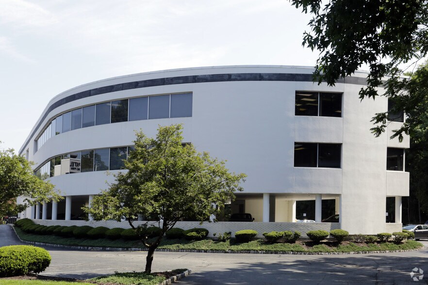 310 Passaic Ave, Fairfield, NJ à louer - Photo du bâtiment - Image 3 de 3