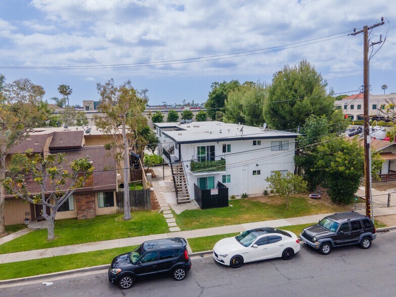 1032 Bonita St, Tustin, CA à vendre - Photo du bâtiment - Image 3 de 17