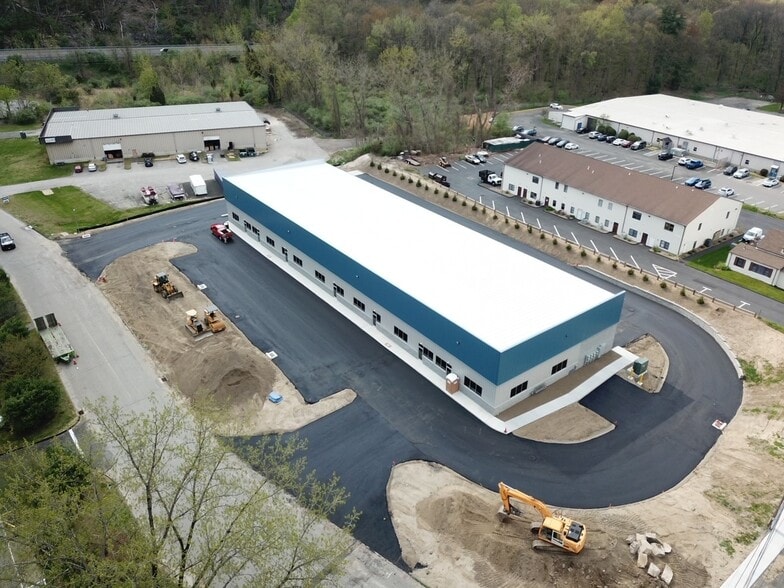2 Production Dr, Brookfield, CT à louer - Photo du bâtiment - Image 2 de 5