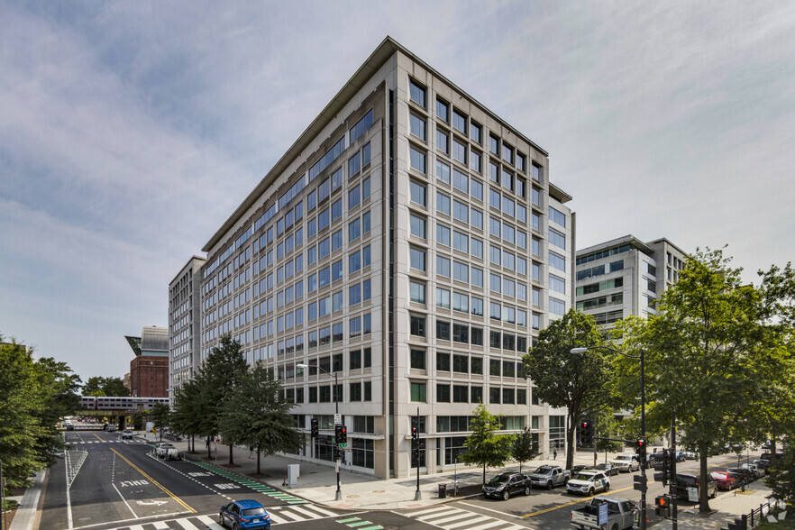 395 E St SW, Washington, DC à louer - Photo du bâtiment - Image 1 de 12