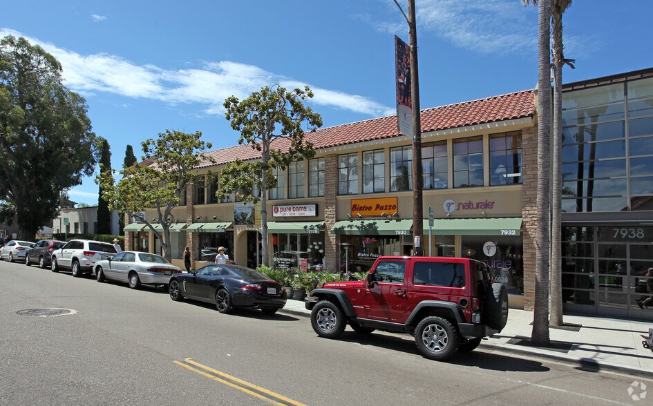 7918-7924 Ivanhoe Ave, La Jolla, CA à louer - Photo du bâtiment - Image 3 de 5