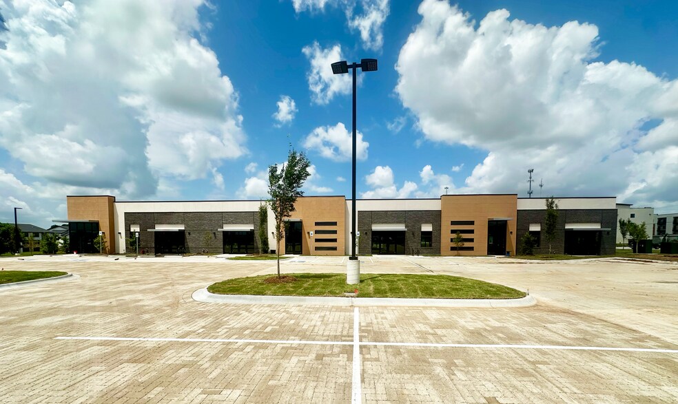 S Promenade Blvd & W Oak St, Rogers, AR à louer - Photo du bâtiment - Image 1 de 9