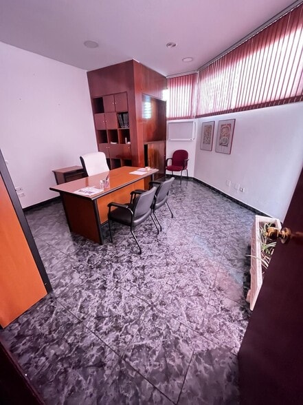 Retail in Córdoba for lease - Building Photo - Image 1 of 9