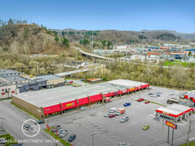 Plus de détails pour 2000 2nd St, Richlands, VA - Commerce de détail à vendre