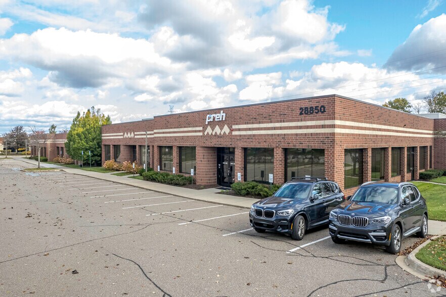 28850 Cabot Dr, Novi, MI for lease - Primary Photo - Image 1 of 12