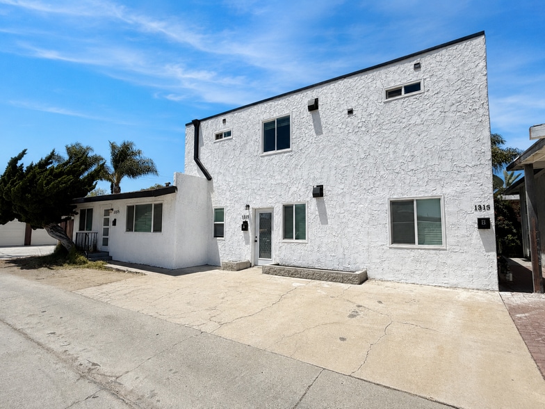 1315 Termino Ave, Long Beach, CA à vendre - Photo du bâtiment - Image 2 de 7