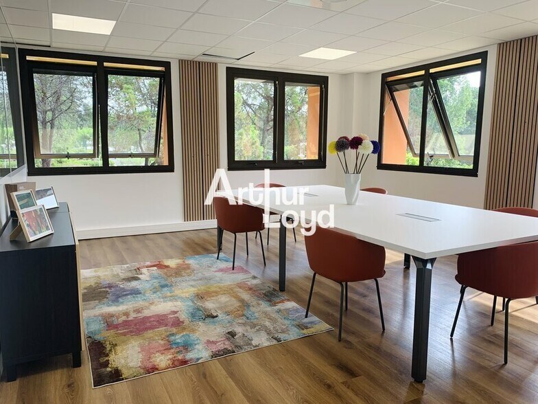 Office in Valbonne for sale - Interior Photo - Image 1 of 6
