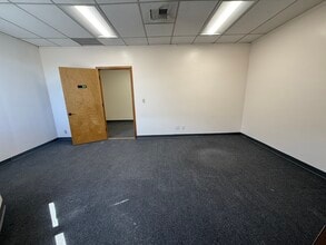 1805 136th Pl NE, Bellevue, WA for lease Interior Photo- Image 2 of 6