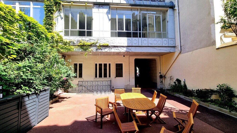 51 Rue Ampère, Paris à louer - Photo du bâtiment - Image 2 de 11