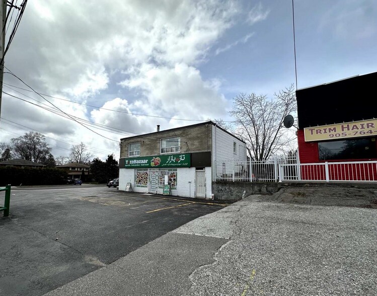 136-140 Henderson Ave portefeuille de 2 propriétés à vendre sur LoopNet.ca - Photo du bâtiment - Image 3 de 12