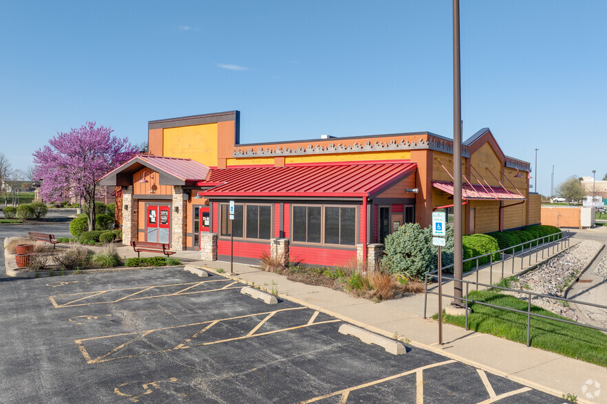 7411 N Grand Prairie Dr, Peoria, IL for lease - Building Photo - Image 2 of 4