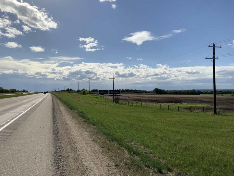 53203 271 Range Rd, Parkland County, AB à vendre - Photo du bâtiment - Image 2 de 4