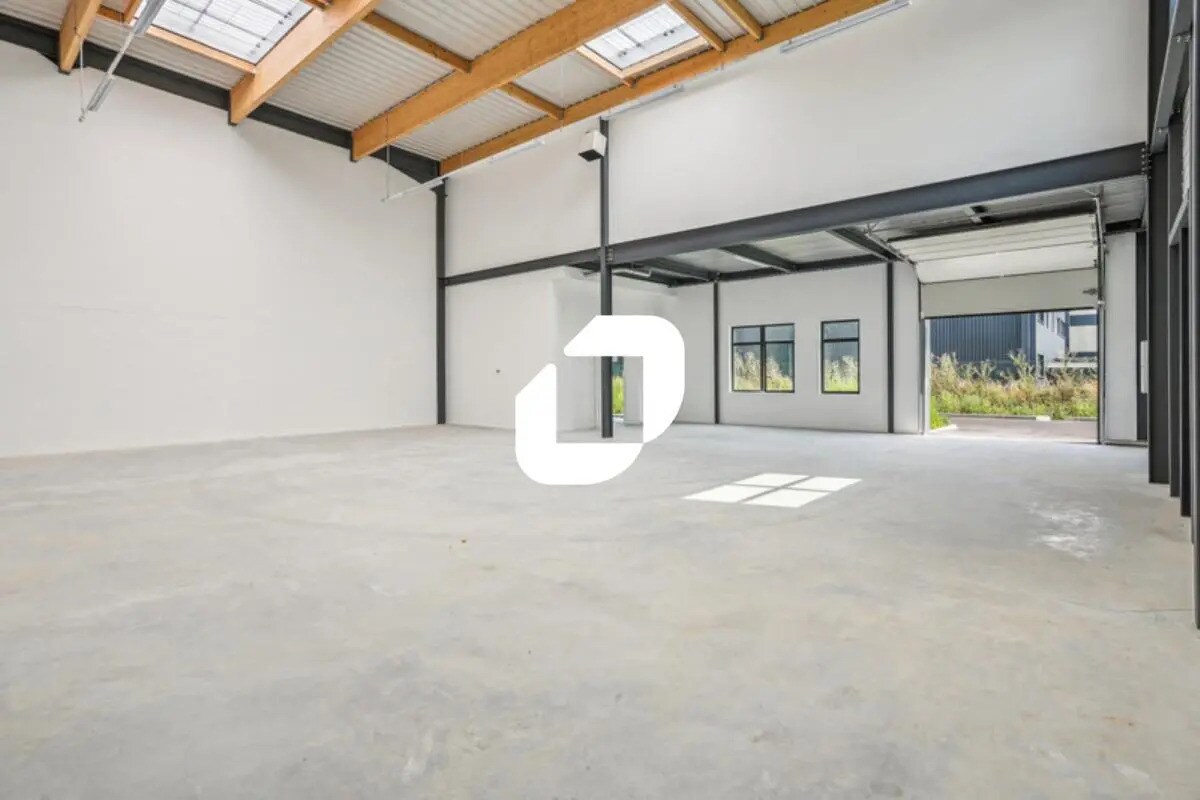 Flex in Lieusaint for sale Building Photo- Image 1 of 12