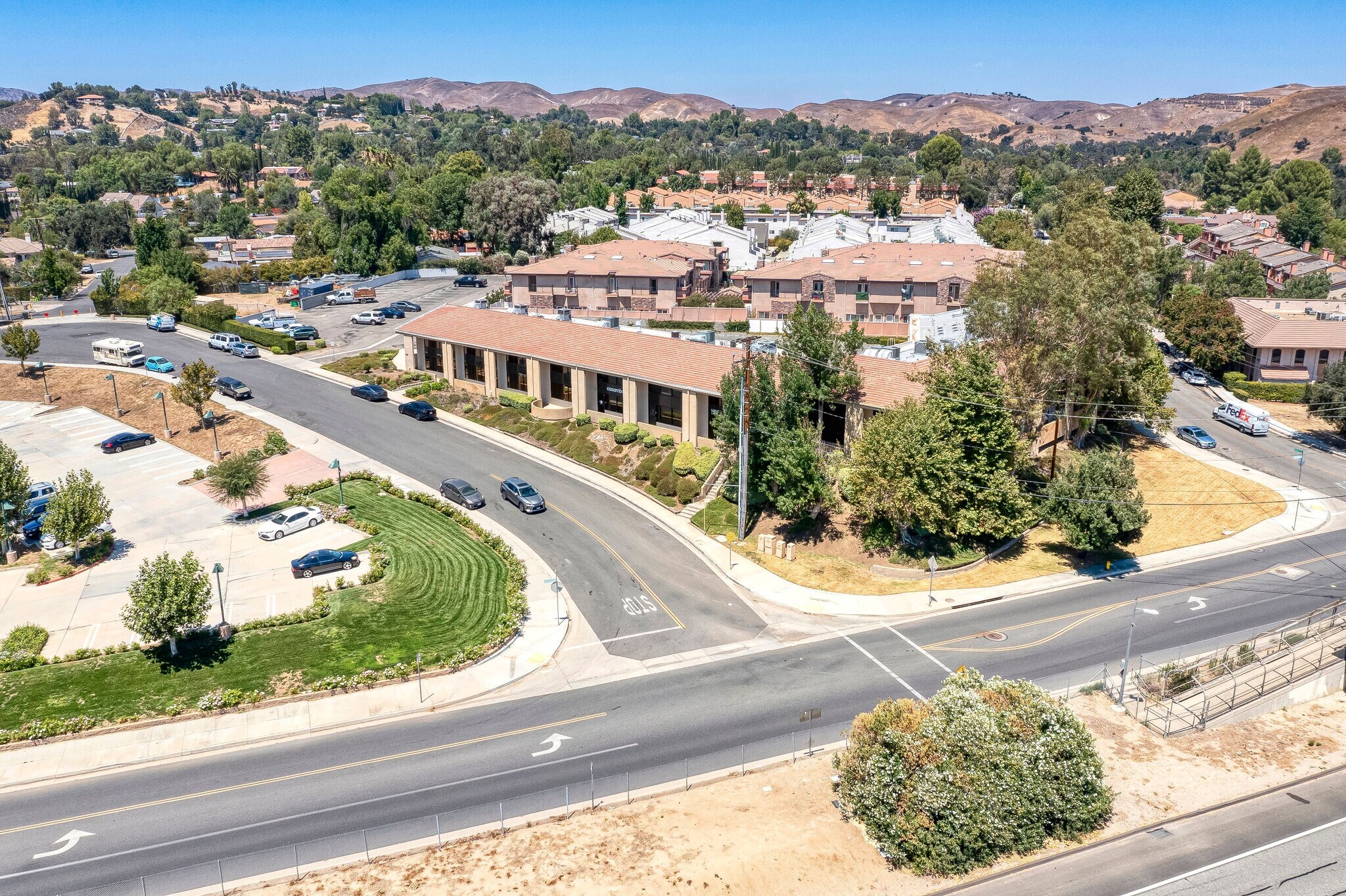 5210 Lewis Rd, Agoura Hills, CA à vendre Photo du bâtiment- Image 1 de 34