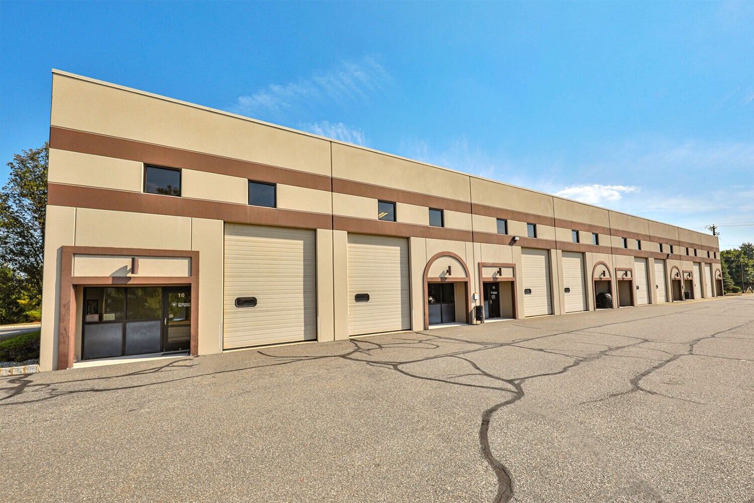 5 Jill Ct, Hillsborough, NJ à vendre Photo du bâtiment- Image 1 de 1