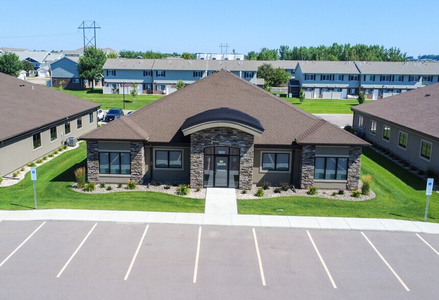 5032 E 57th St, Sioux Falls, SD à vendre - Photo du bâtiment - Image 1 de 1