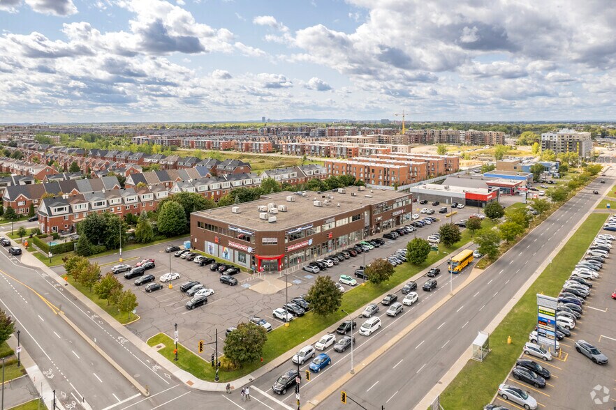 2000-2060 Boul Marcel-Laurin, Saint-Laurent, QC à louer - Aérien - Image 2 de 3