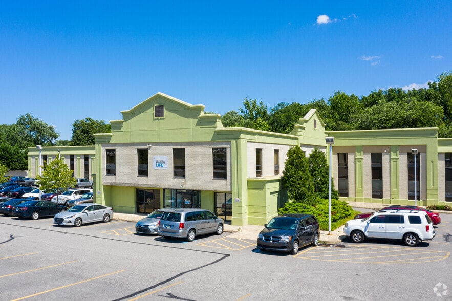 715 Twining Rd, Dresher, PA à louer - Photo du bâtiment - Image 1 de 28
