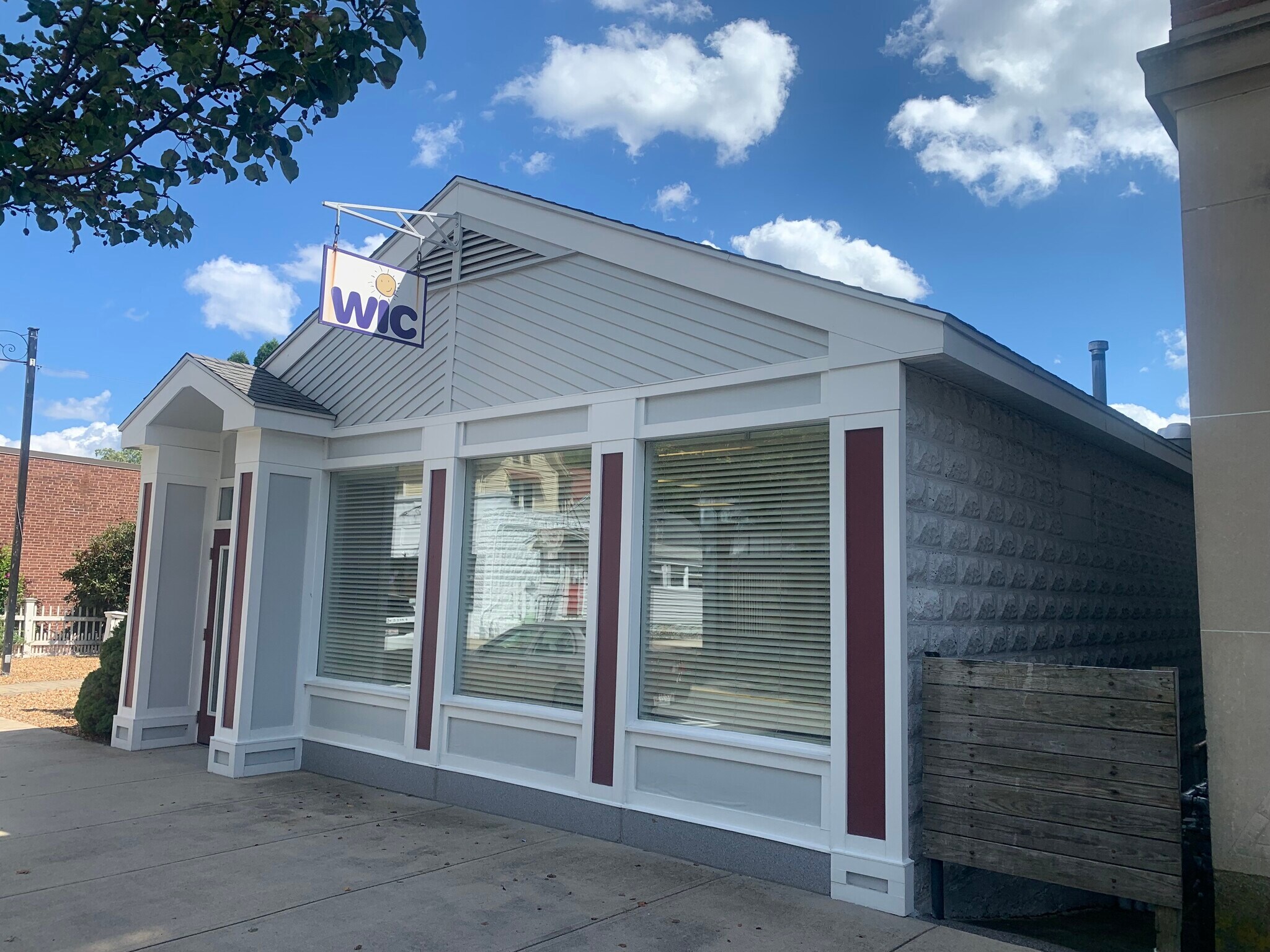 84 Church St, Whitinsville, MA à vendre Photo du bâtiment- Image 1 de 1