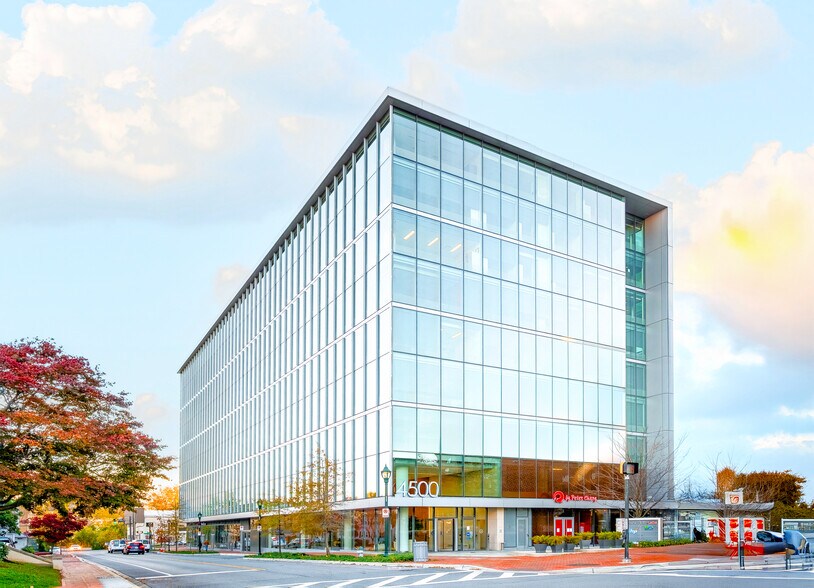 4500 East West Hwy, Bethesda, MD à louer - Photo du bâtiment - Image 3 de 15