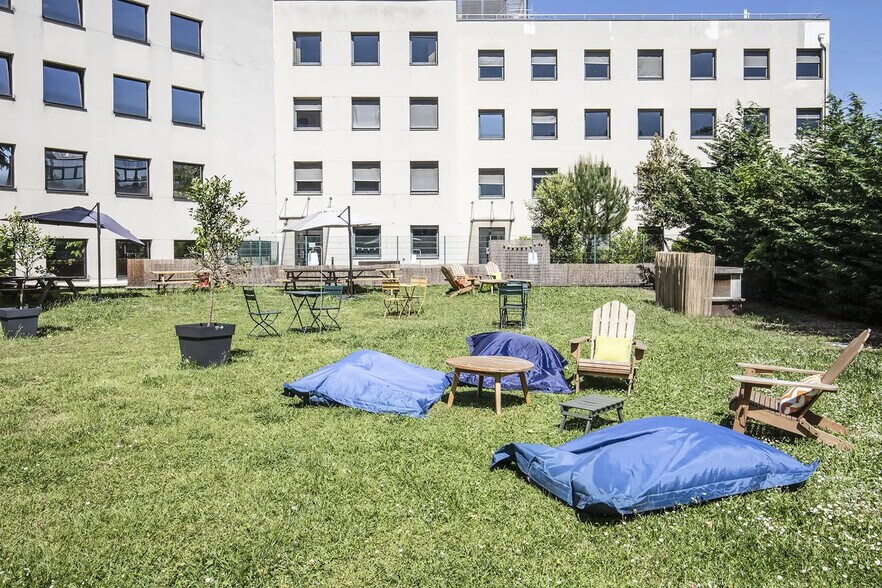 55 Avenue Victor Hugo, Rueil-Malmaison à louer - Photo du bâtiment - Image 3 de 7