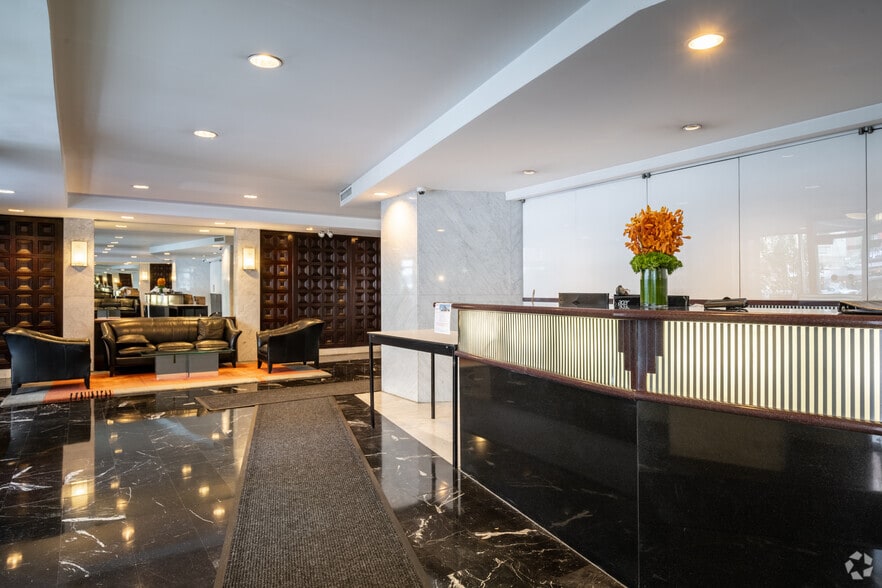 205 3rd Ave, New York, NY for lease - Lobby - Image 2 of 12