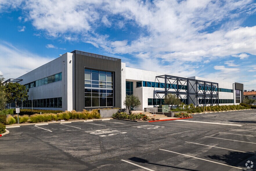 2201 E El Segundo Blvd, El Segundo, CA à vendre - Photo principale - Image 2 de 16