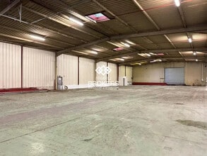 Flex in Saint-Ouen-l'Aumône for lease Interior Photo- Image 2 of 2