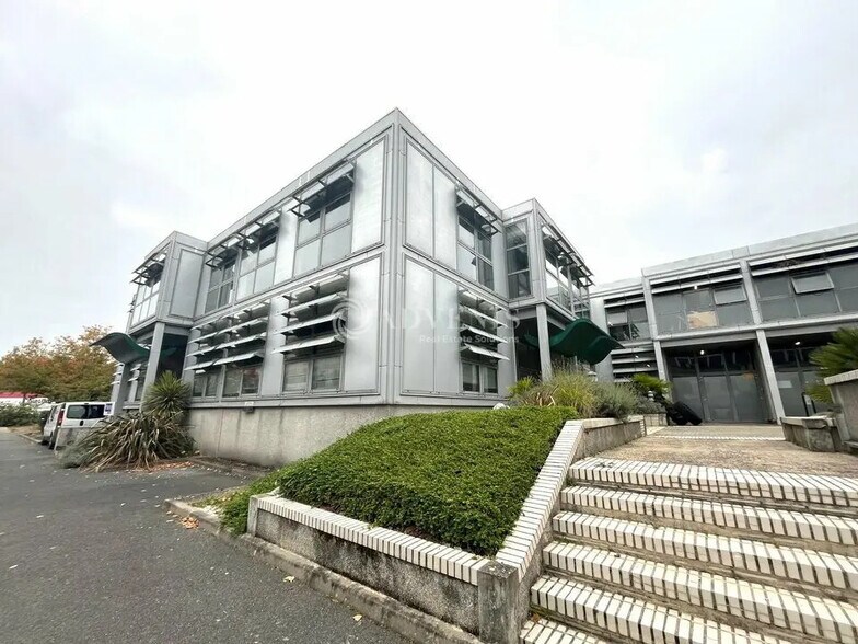 Bureau dans Sucy-en-Brie à louer - Photo du bâtiment - Image 1 de 8